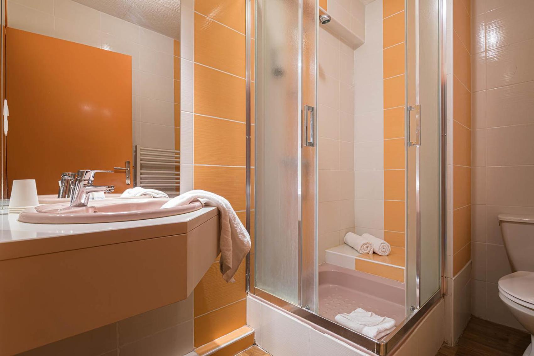Logis Hotel Restaurant L'Abri Blavozy Ngoại thất bức ảnh